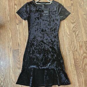NWT FOREVER 21 Dress Womens Small Black Party Velvet‎ Scoop Neck Gothic Midi